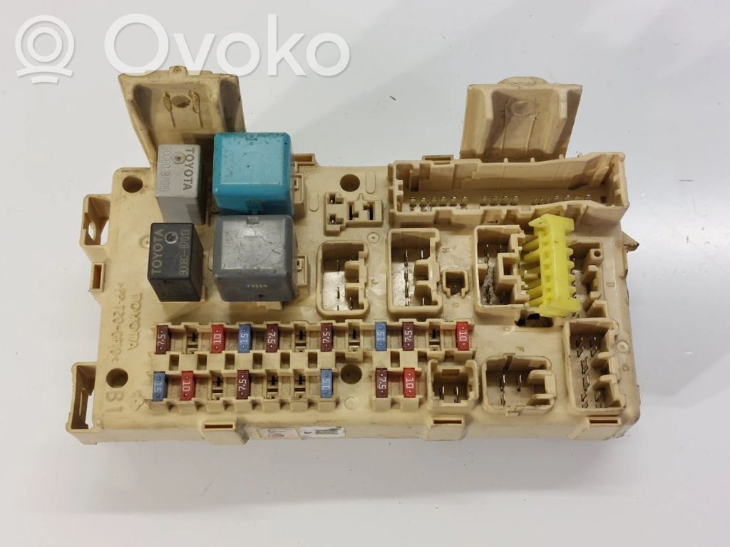 Toyota Avensis T250 Skrzynka bezpieczników / Komplet 