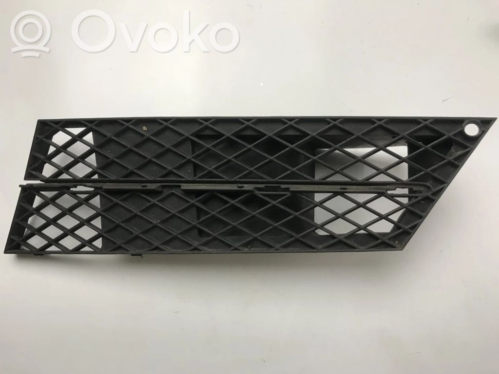BMW 5 E60 E61 Apakšējais režģis (trīsdaļīgs) 