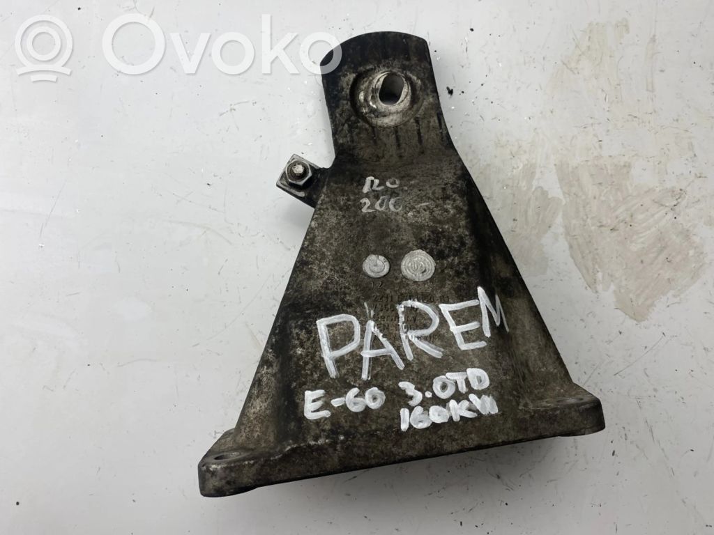 BMW 5 E60 E61 Engine mounting bracket 
