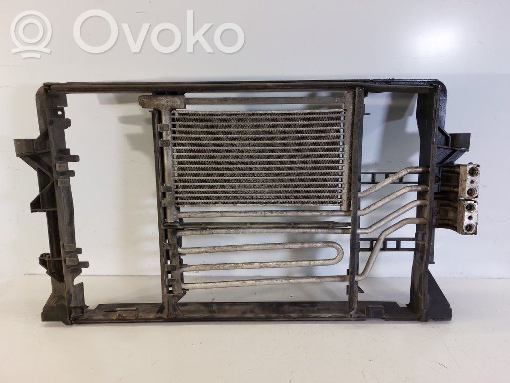 BMW 7 E38 Radiatorių panelė 