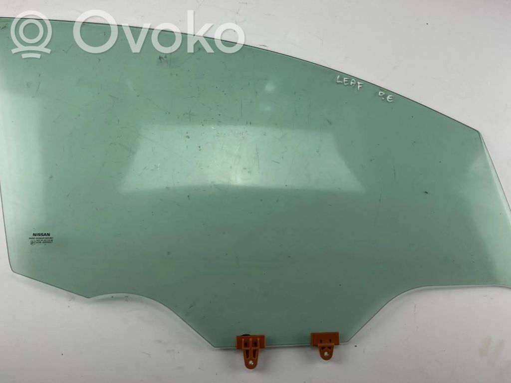 Nissan Leaf I (ZE0) Front door window glass four-door 