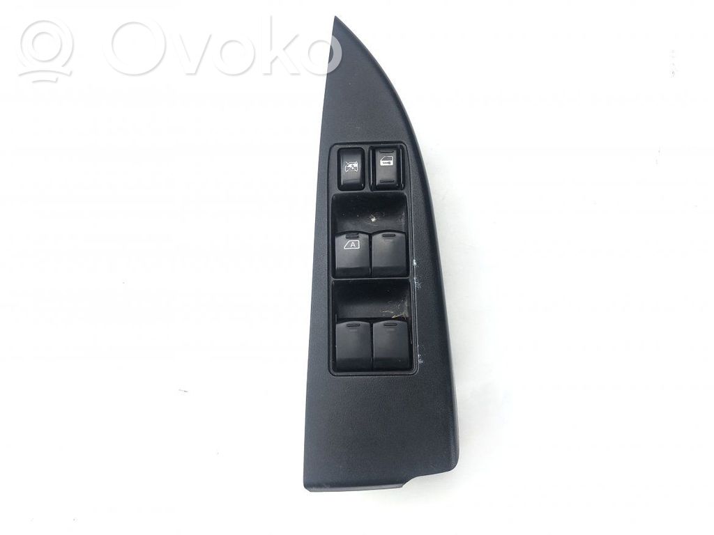 Subaru Legacy Electric window control switch 
