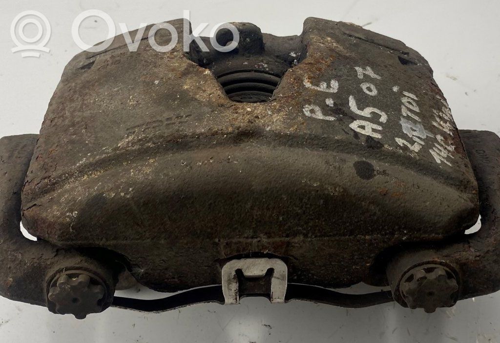 Zacisk hamulcowy przedni   8K0615124F,8K0615124F