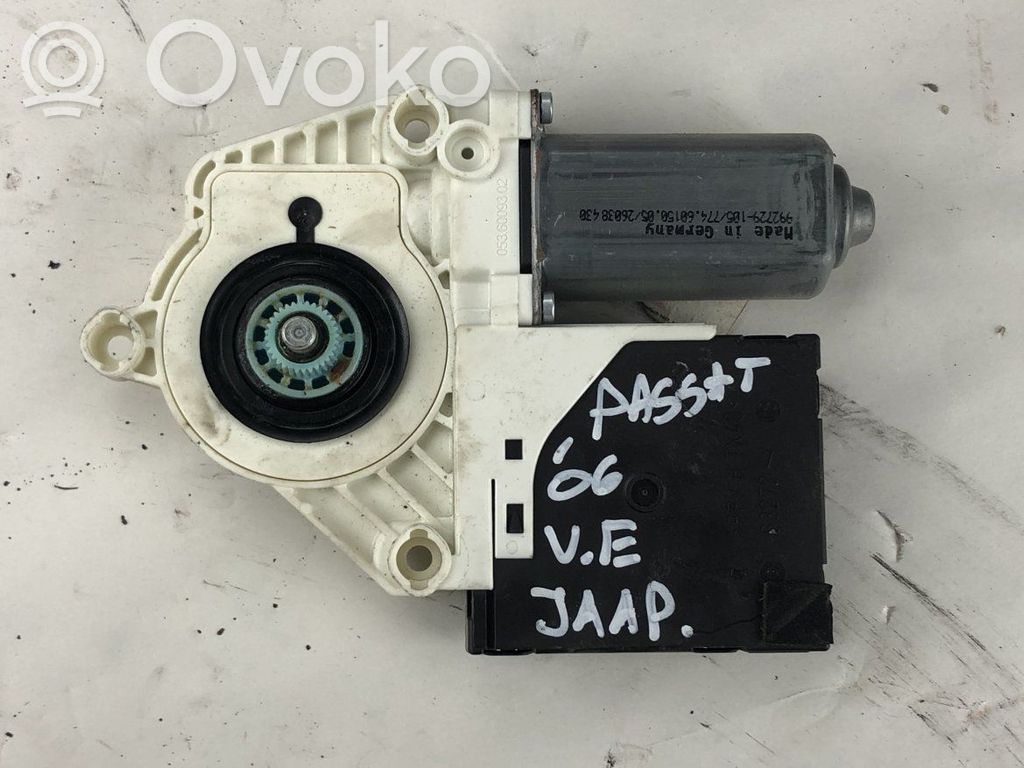 Volkswagen PASSAT B6 Silnik regulatora szyby drzwi przednich 