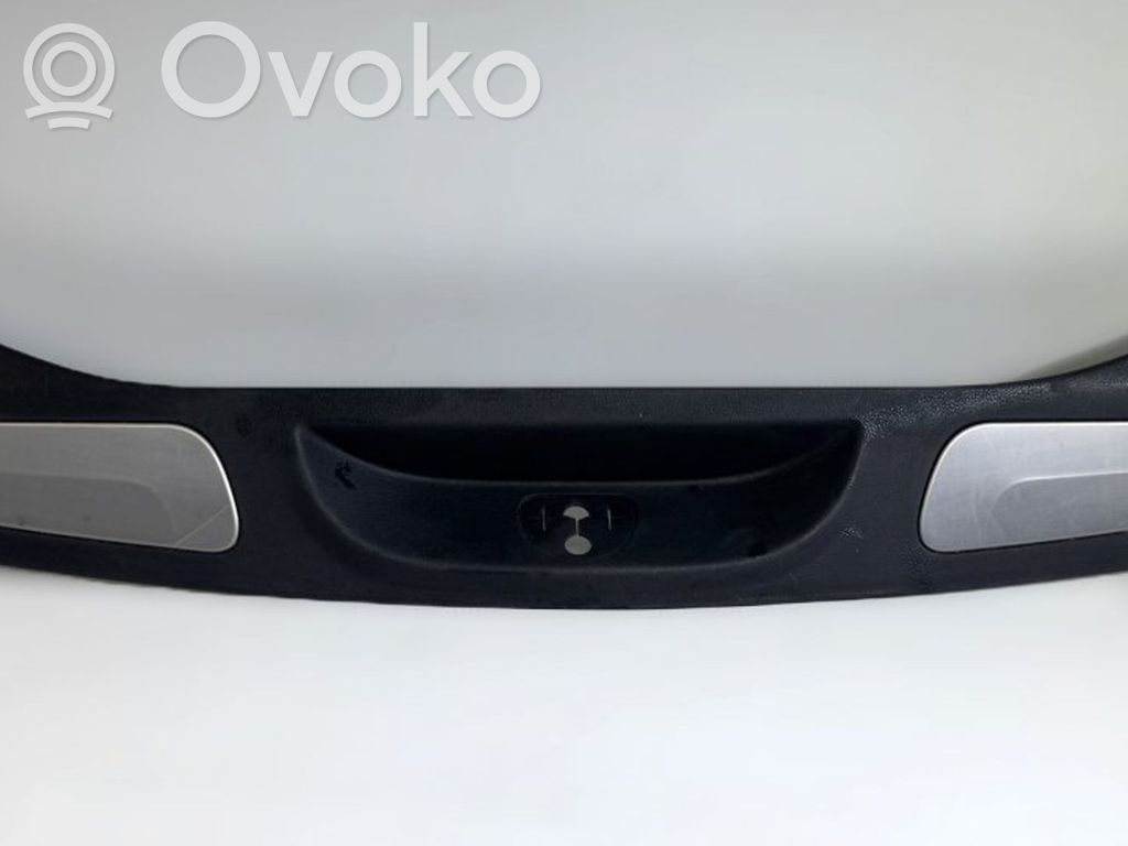 Jeep Grand Cherokee Osłona rygla zamka klapy tylnej 