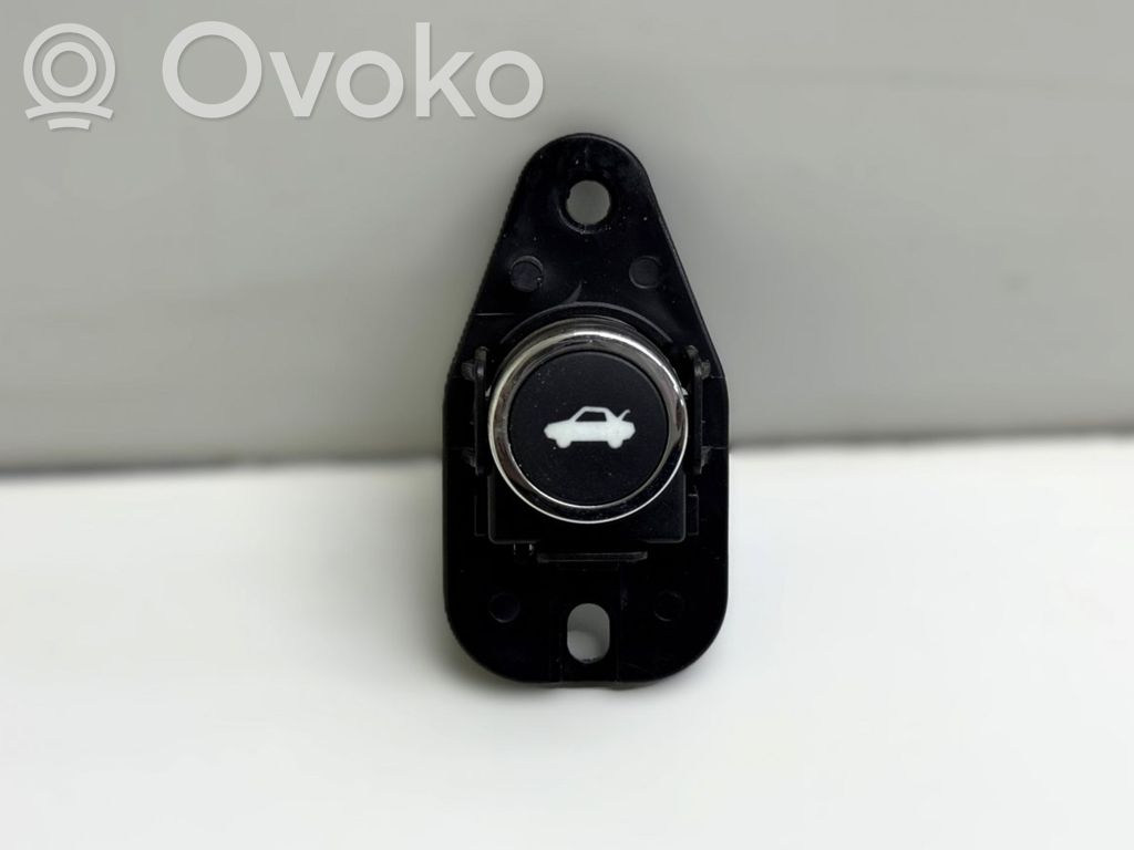 Chrysler 300C Tailgate opening switch 