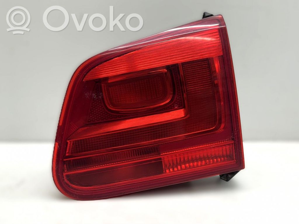 Volkswagen Tiguan Lampy tylnej klapy bagażnika 