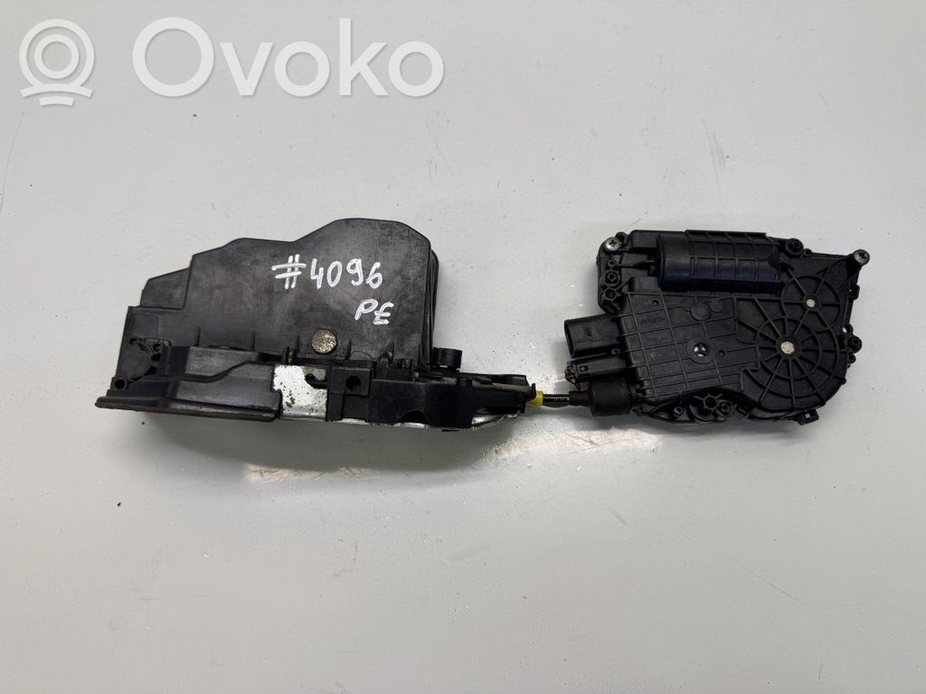 BMW X5 E70 Priekšpusē slēdzene 