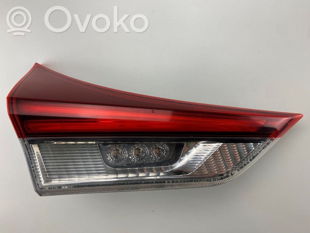 Toyota Auris E180 Lampă spate în capacul portbagajului 
