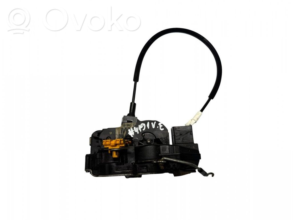 Opel Insignia A Front door lock 