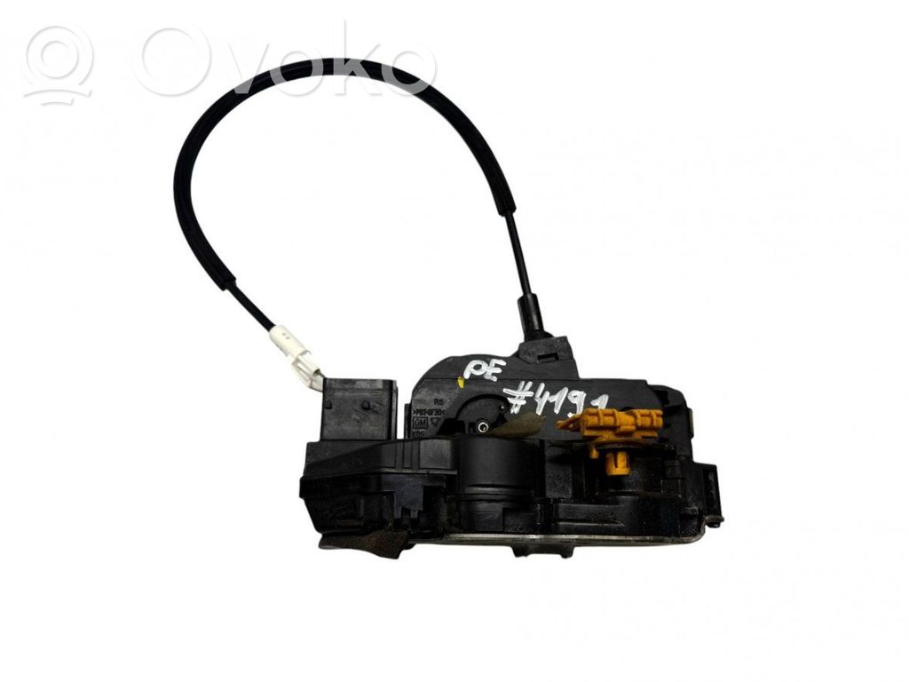 Opel Insignia A Front door lock 