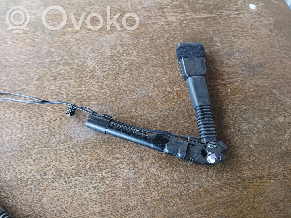 BMW 1 E81 E87 Klamra przedniego pasa bezpieczeństwa 