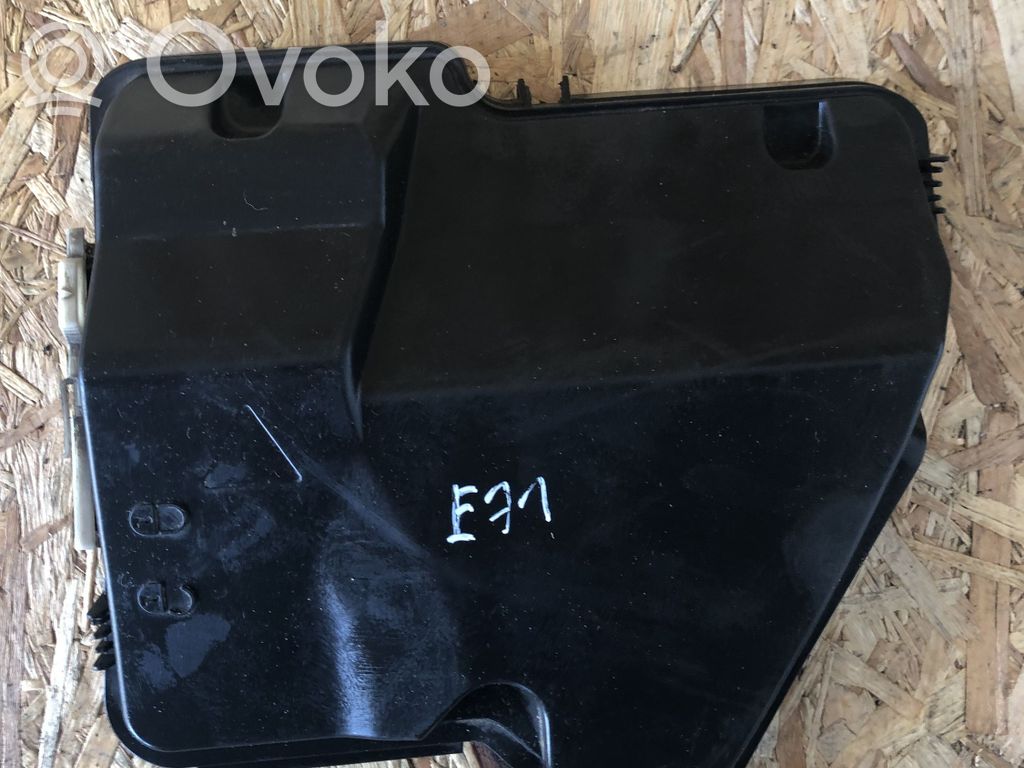 BMW X6 E71 Tapa de caja de fusibles 