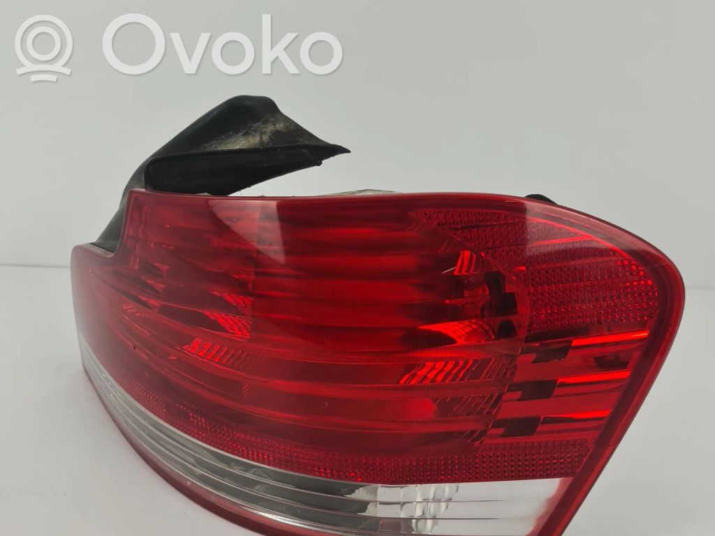 Rear/tail lights   7285642