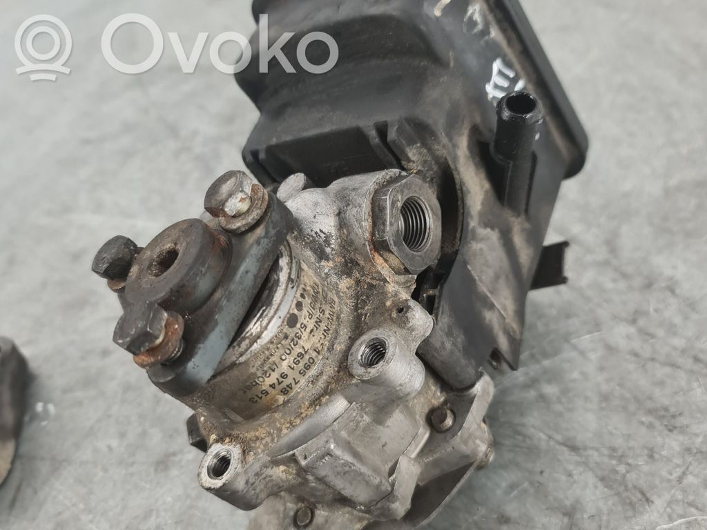 BMW 3 E46 Power steering pump 