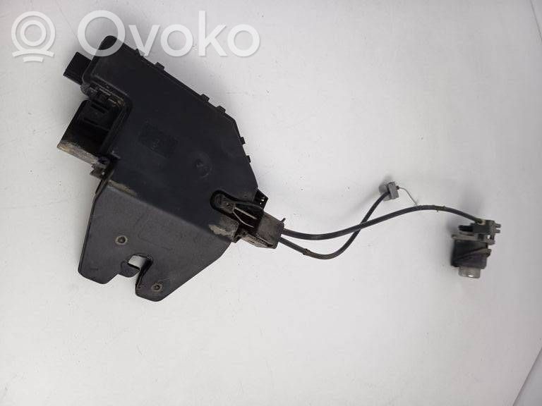 BMW 3 E46 Aizmugurējā pārsega slēdzene 