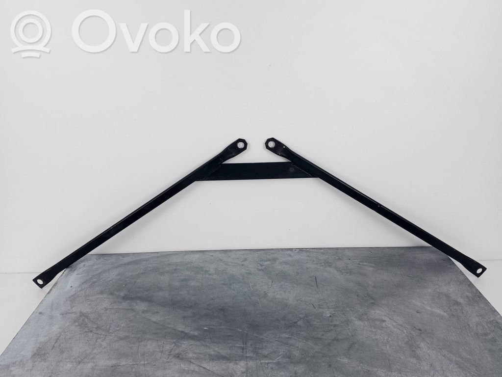 BMW 1 F20 F21 Kita variklio skyriaus detalė 