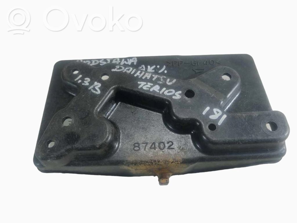 Daihatsu Terios Akkulaatikon alusta 