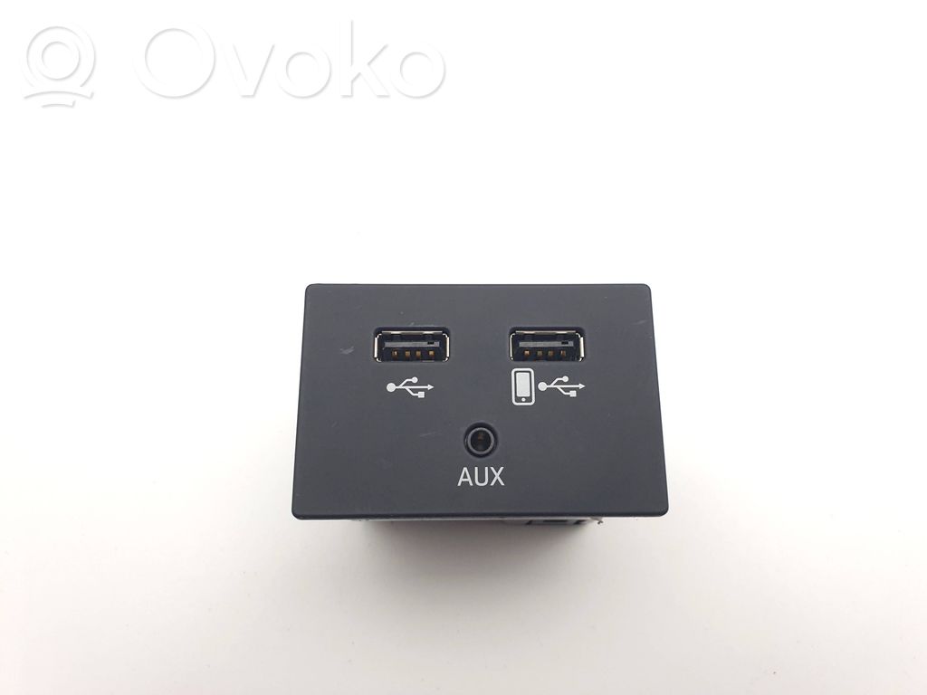 Audi A6 C7 Enchufe conector entrada auxiliar 