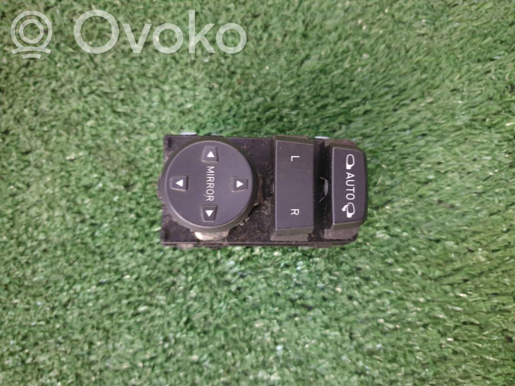 Hyundai i30 Wing mirror switch 