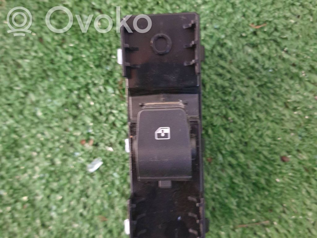 Hyundai i30 Electric window control switch 