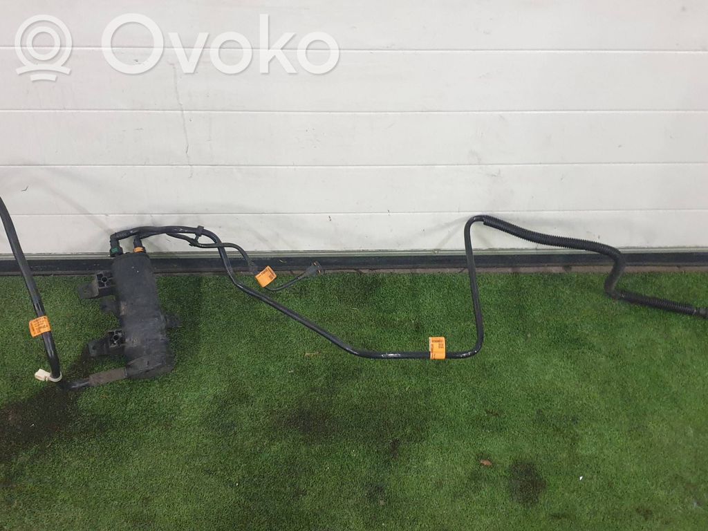 Ford Mondeo MK V Aktiivihiilisuodattimen polttoainehöyrysäiliö 