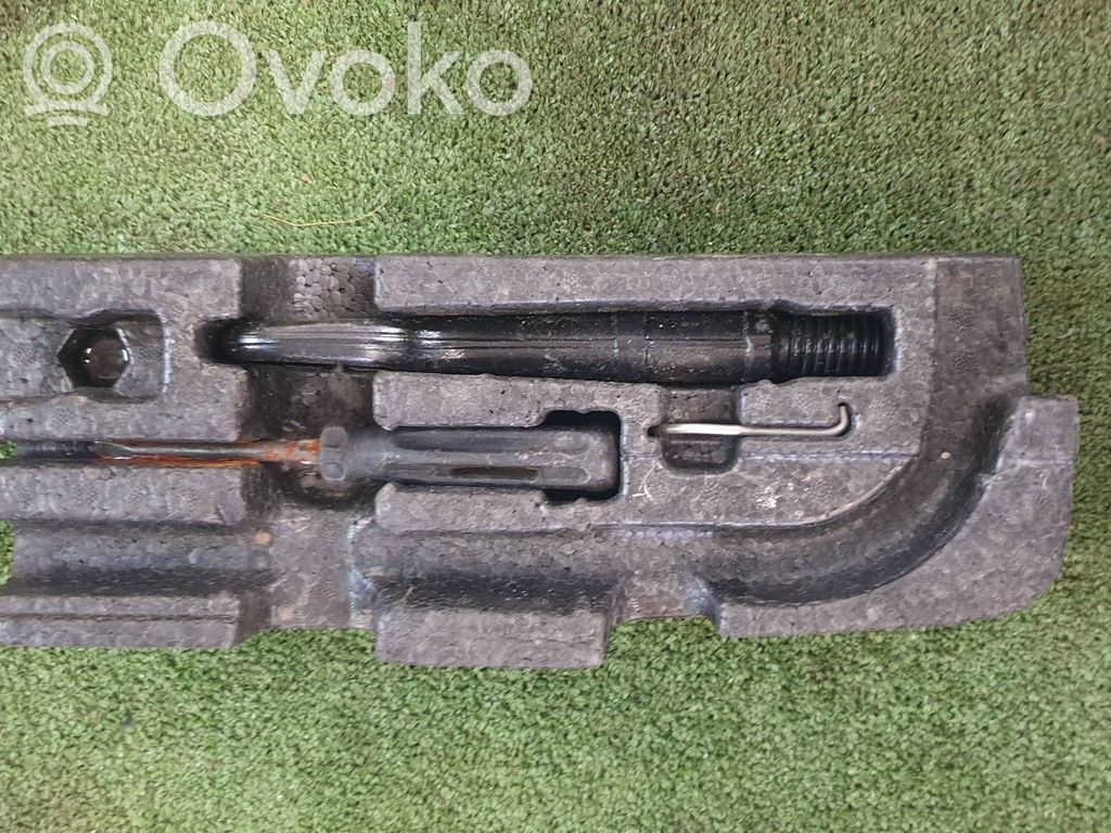 Volkswagen Caddy Tool set 