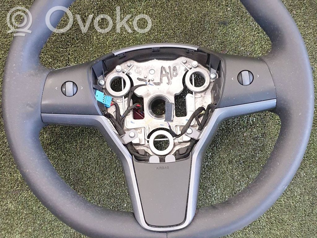 Tesla Model Y Stūre 