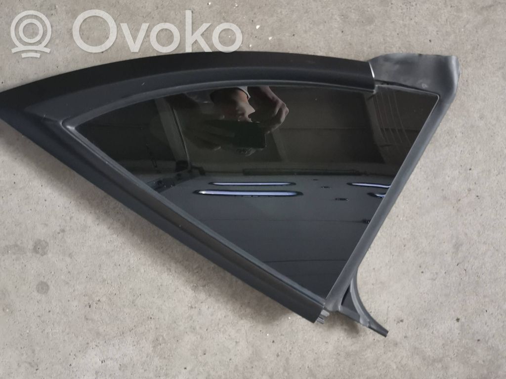 Tesla Model Y Vitre latérale arrière 
