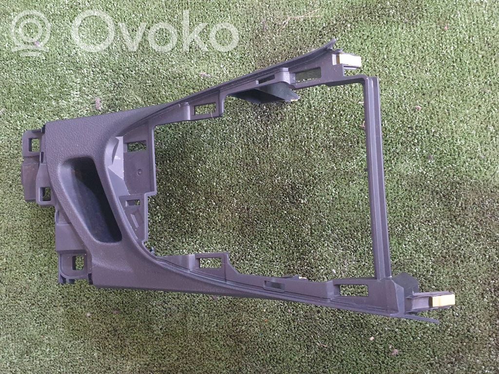 Toyota Auris E180 Ātrumu pārslēgšanas sviras dekoratīvā apdare (plastmasas) 