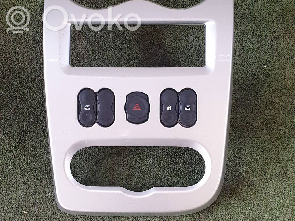 Dacia Sandero Dashboard center trim panel 