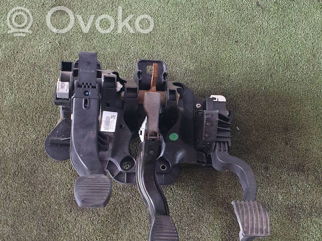 Opel Corsa D Педаль 