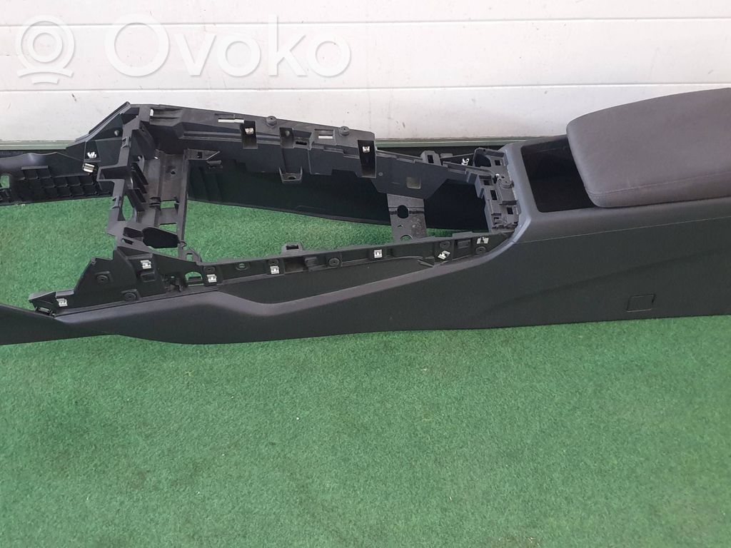 Audi A4 S4 B9 8W Centrinė konsolė 