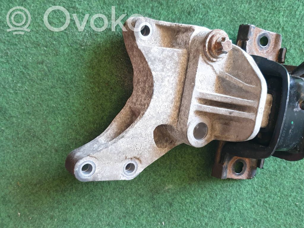 Engine mount bracket   13130745