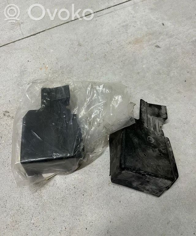 Rear differential/diff mount bracket   MR580024