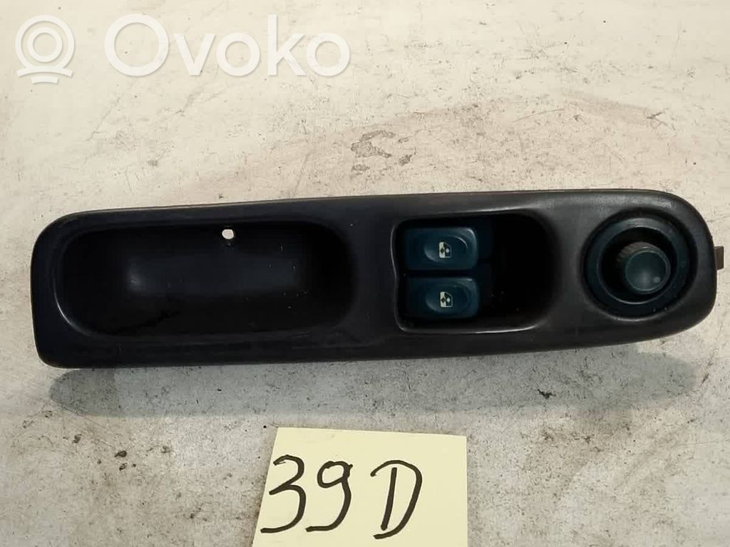 Renault Twingo I Electric window control switch 