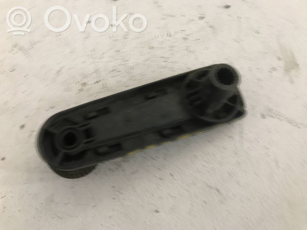 Volkswagen PASSAT B3 Korbka szyby drzwi przednich 