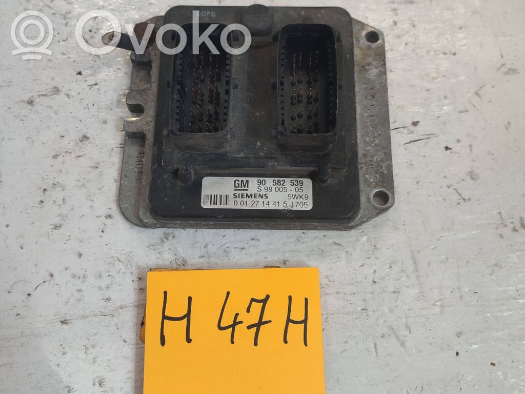 Opel Zafira B Engine control unit/module 