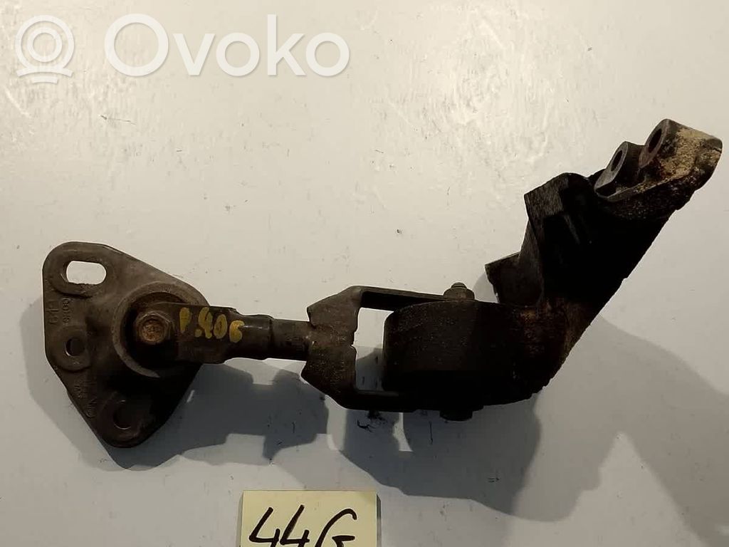 Peugeot 406 Engine mounting bracket 