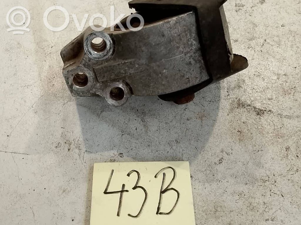 Renault Clio II Engine mount bracket 