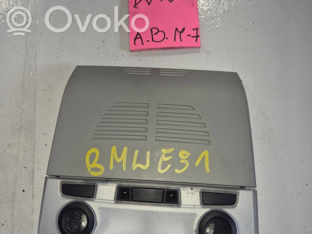 Etuistuimen valo   6969397