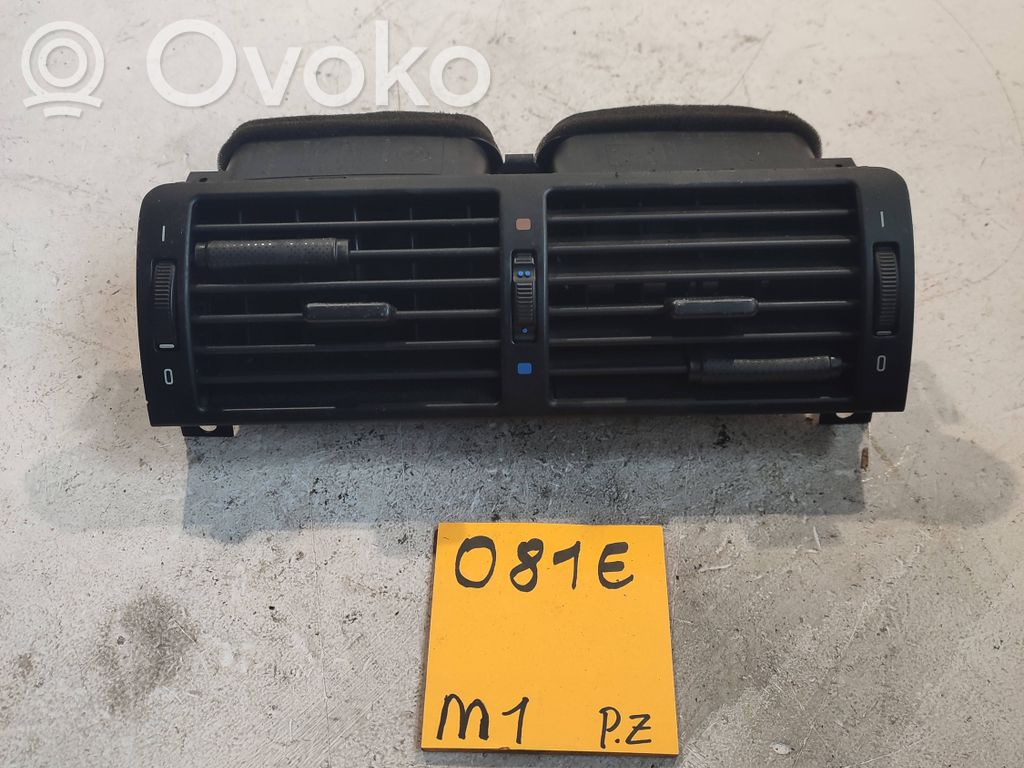 BMW 3 E46 Centrālais gaisa ventilācijas režģis 