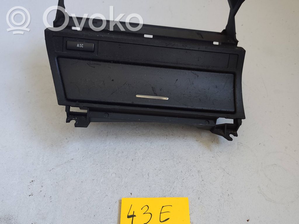 Inne części wnętrza samochodu   307080800