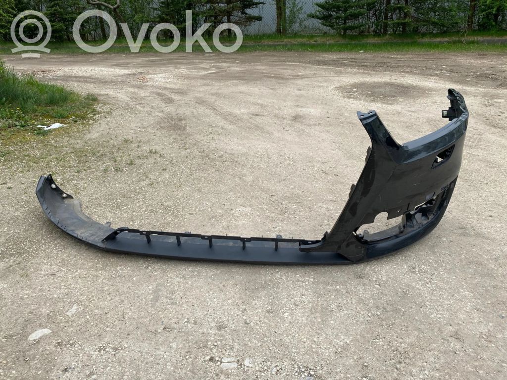 Priekinis bamperis   8U0807061