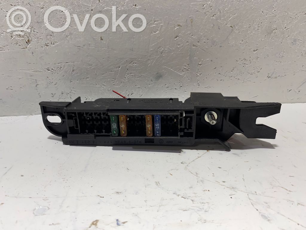 Audi A8 S8 D3 4E Saugiklių blokas 