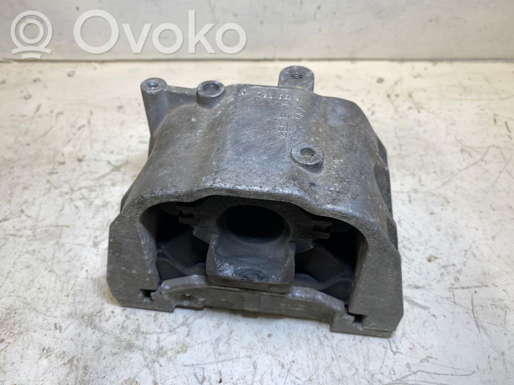 Volkswagen Golf IV Engine mount bracket 