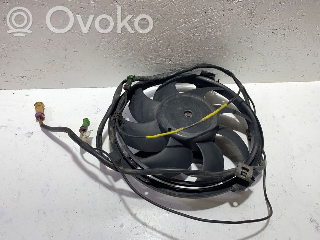 Audi A4 S4 B5 8D Elektrinis radiatorių ventiliatorius 