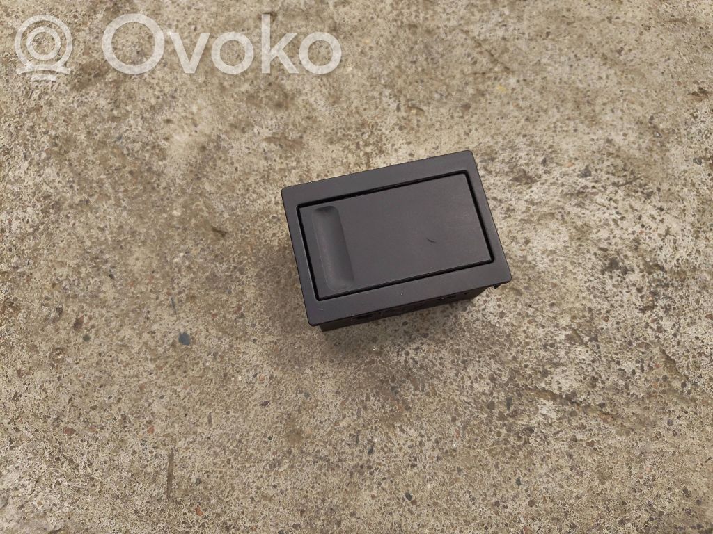 Dashboard storage box/compartment   8160474