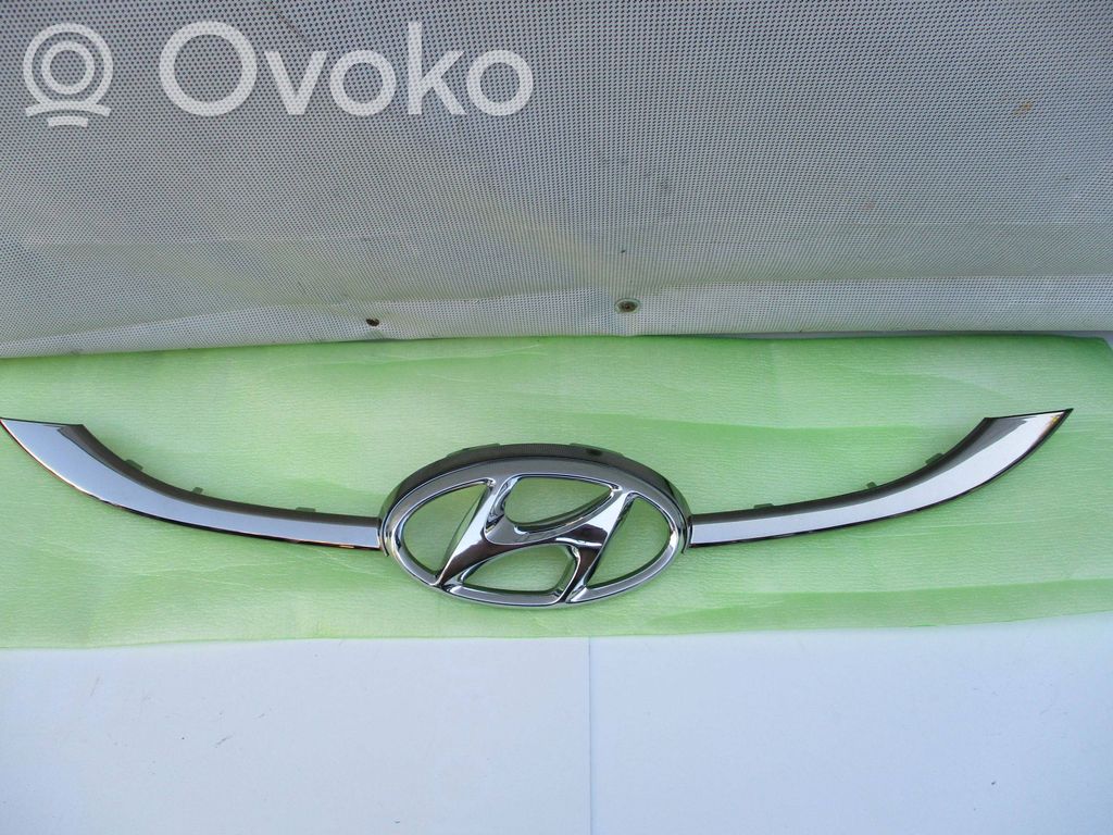 Hyundai i30 Etupuskurin ylempi jäähdytinsäleikkö 