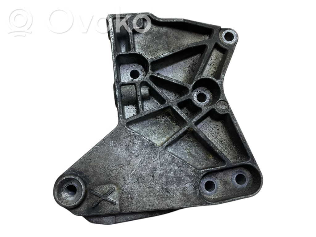 Renault Megane III Engine mounting bracket 